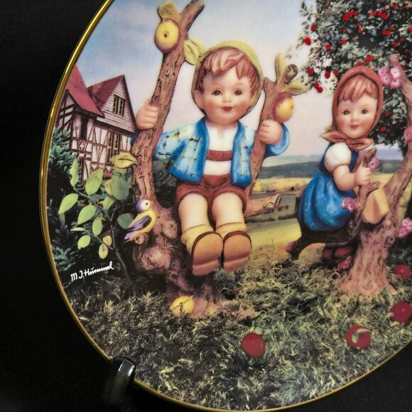 Vintage MJ Hummel Apple Tree Boy and Girl Plate # MG1788 Danbury Mint 1991 - Picture 2 of 7